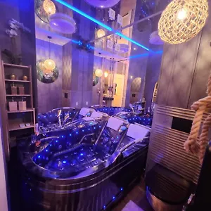 Wola Wyjatkowe Z Jacuzzi, Sauna I Fotelem Do Masazu - Exceptional In With Jacuzzi, Sauna And Massage Chair Apartament Warszawa